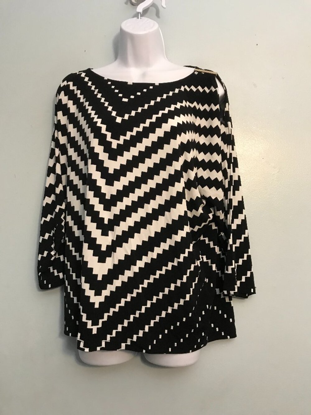 Chico's Black & White Chevron Cold-Shoulder Tunic Top - Size 2 (Large / XL)